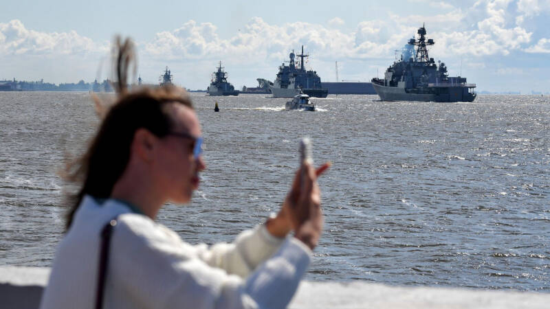 Владивосток отметил День ВМФ военно-морским шоу и парадом кораблей